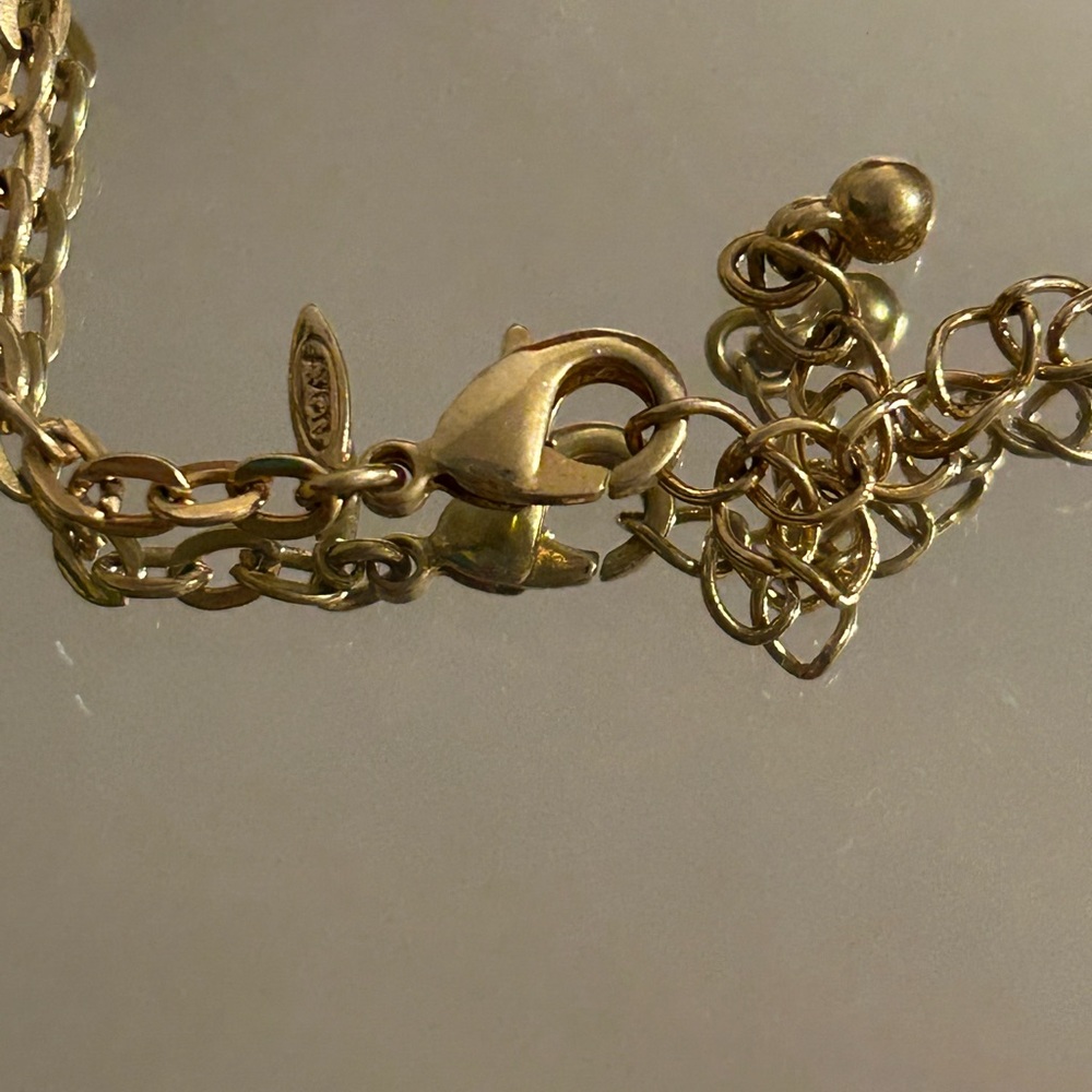 Avon Gold Chain Necklace with clovers.